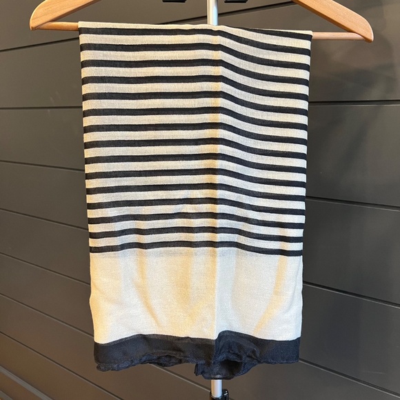 Beautiful Long Cream and Black Scarf - Picture 7 of 7